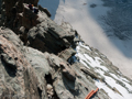 Abseilen über den Cresta del Leone - ein rumänisches Pärchen präpariert die nächste Abseilstelle (links oben)