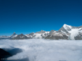 Weisshorn, Zinalrothorn und Matterhorn über dem Wolkenmeer